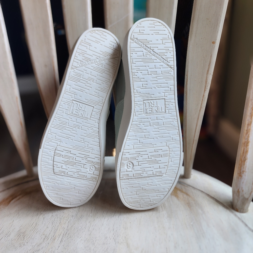 Hand Embroidered Time & Tru Green Canvas Sneakers - 8 - Picture 5 of 6